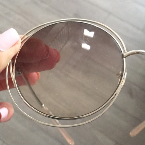Chloe Sunglasses. Small Scratch in Glass - Picture 2 of 5